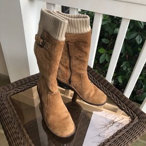 Tan ugg boots